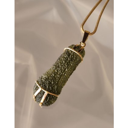 Zlatý přívěs s neopracovaným vltavínem P25 0133