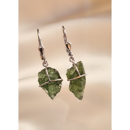 Stříbrné visací náušnice s nebroušenými vltavíny P36 0026