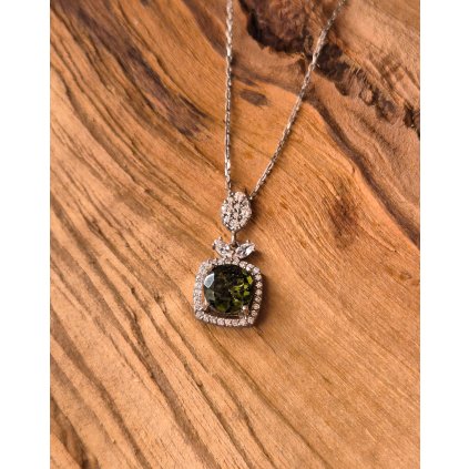 Stříbrný náhrdelník s vltavínem a zirkony P34 0013