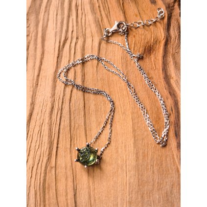 Stříbrný náhrdelník s vltavínem 2000363690007