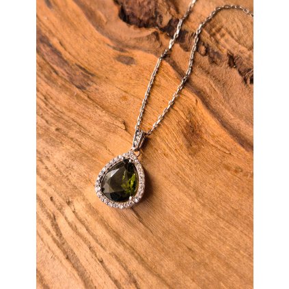 Stříbrný náhrdelník s vltavínem a zirkony P34 0014