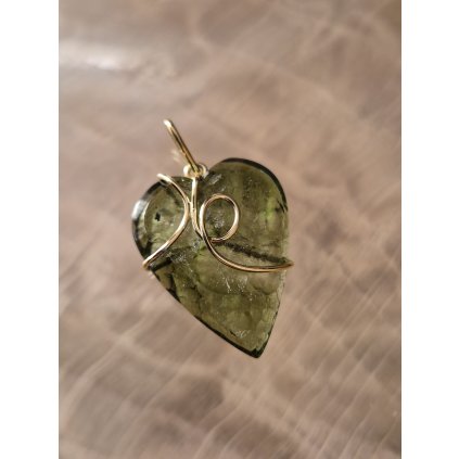 Zlatý přívěsek s vltavínem  srdce P25 0048