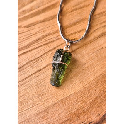 Stříbrný přívěsek s vltavínem P37 0157