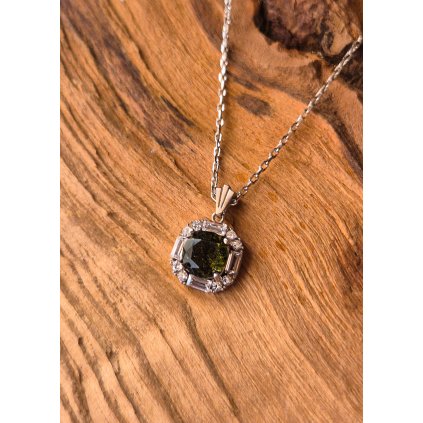 Stříbrný náhrdelník s vltavínem a zirkony P34 0031