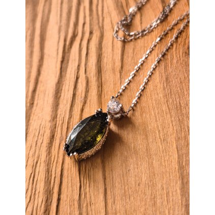 Stříbrný náhrdelník s vltavínem a zirkony P34 0023