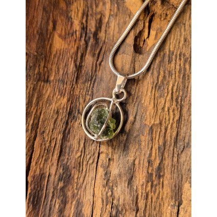 Stříbrný přívěsek s neopracovaným vltavínem N2000356240004