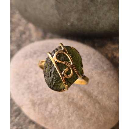 Zlatý prsten s vltavínem P27 0015