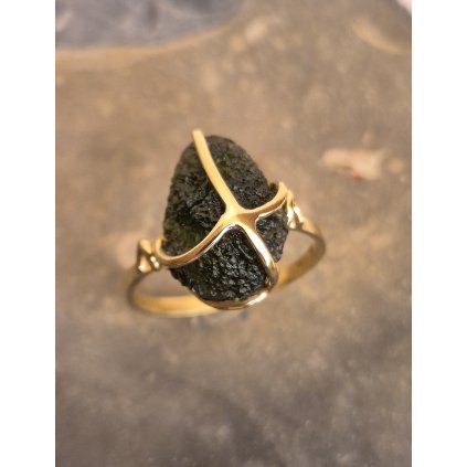 Zlatý prsten s vltavínem P27 0023