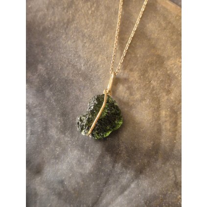 Zlatý přívěsek s vltavínem 25 0066