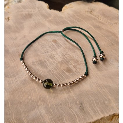 Stříbrný náramek s vltavínem na šňůrce 19 0035