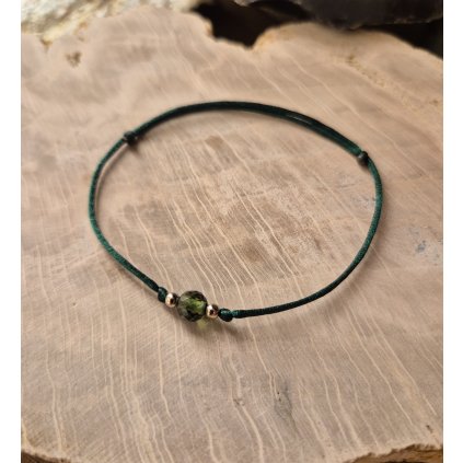 Stříbrný náramek s vltavínem na šňůrce 19 0034 D