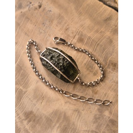 Stříbrný náramek s vltavínem P38 0006