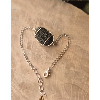 Stříbrný náramek s vltavínem P38 0005