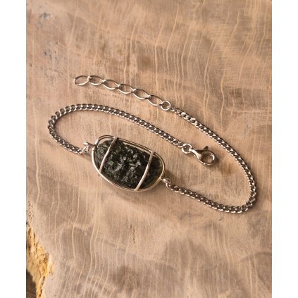 Stříbrný náramek s vltavínem P38 0004