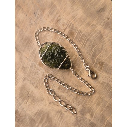 Stříbrný náramek s vltavínem P38 0002