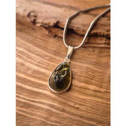 Stříbrný přívěsek  s vltavínem P31 0007