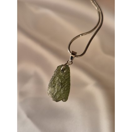 Stříbrný přívěsek s vltavínem P37 0007