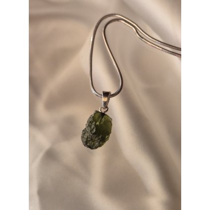 Stříbrný přívěsek s vltavínem P37 0006