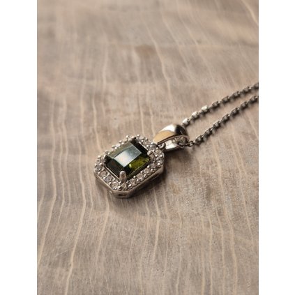 Stříbrný náhrdelník s vltavínem a zirkony P2000363700003
