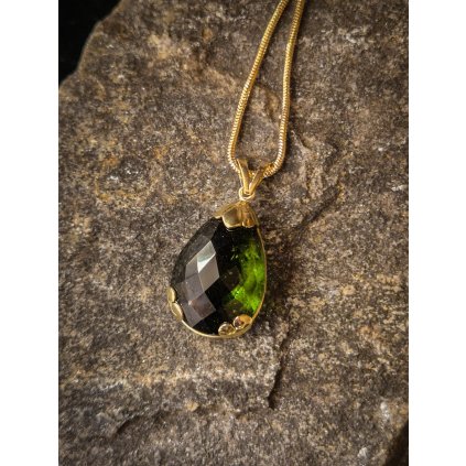 Luxusní zlatý přívěsek s vltavínem ve tvaru kapky P21 0104