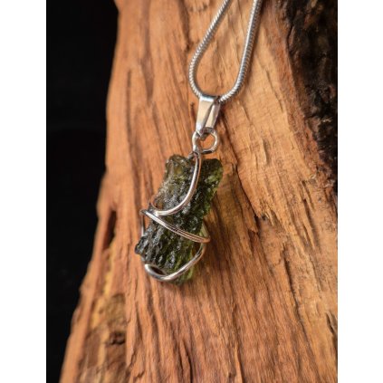 Stříbrný přívěsek s vltavínem P37 0104