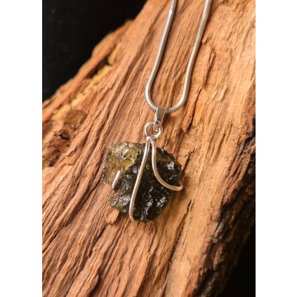 Stříbrný přívěsek s vltavínem P37 0110