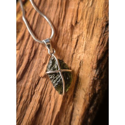 Stříbrný přívěsek s vltavínem P37 0010