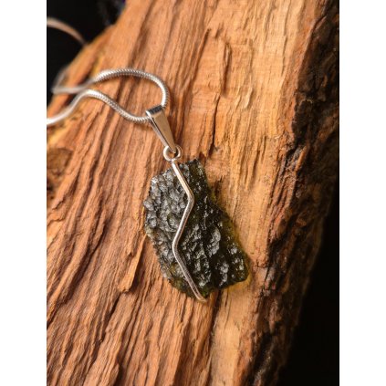 Stříbrný přívěsek s vltavínem P37 0179