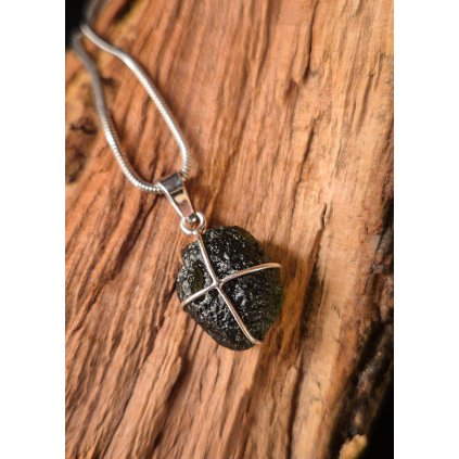 Stříbrný přívěsek s vltavínem P37 0016