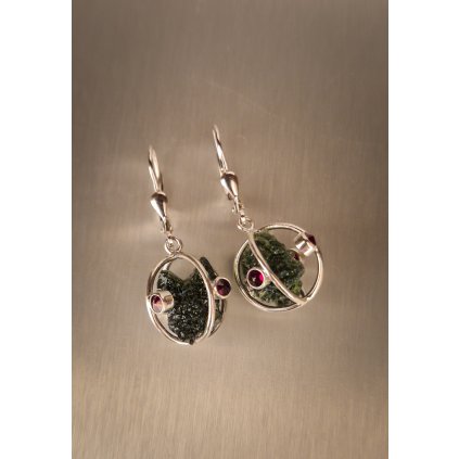 Stříbrné visací náušnice s vltavíny a granáty P36 0040
