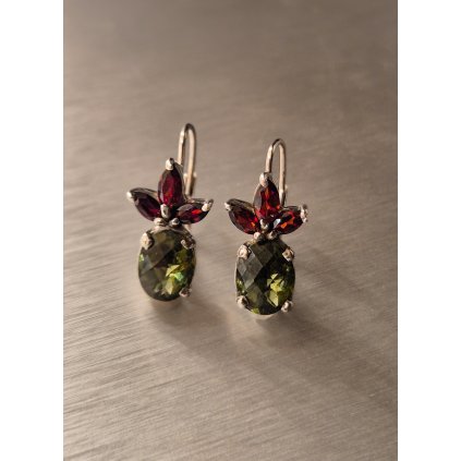 Stříbrné náušnice s vltavíny a granáty P32 0035