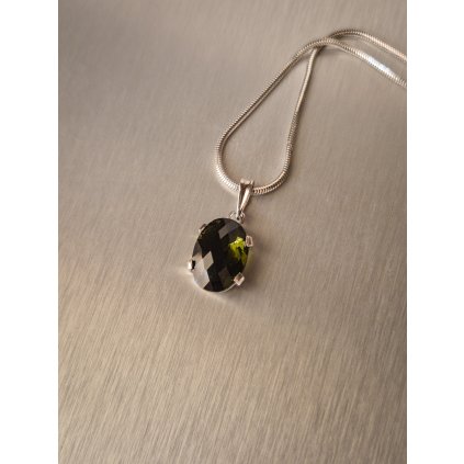 Stříbrný přívěsek s broušeným vltavínem P31 0032