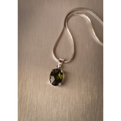 Stříbrný přívěsek s broušeným vltavínem P31 0029