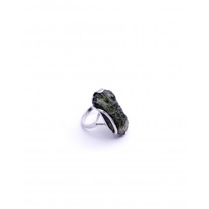 Stříbrný prsten s vltavínem 2000080250003