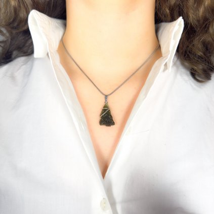 Moldavite pendant in silver 2000176220002