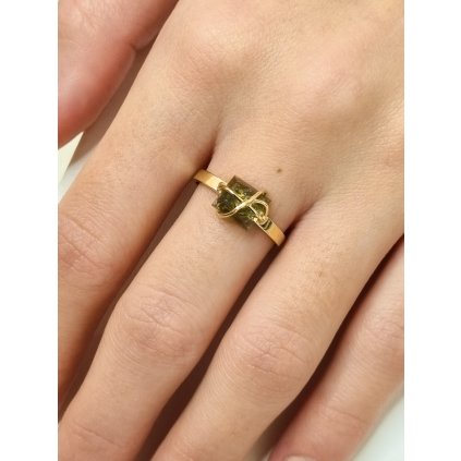 Zlatý prsten s vltavínem, polobrus 2000331240005