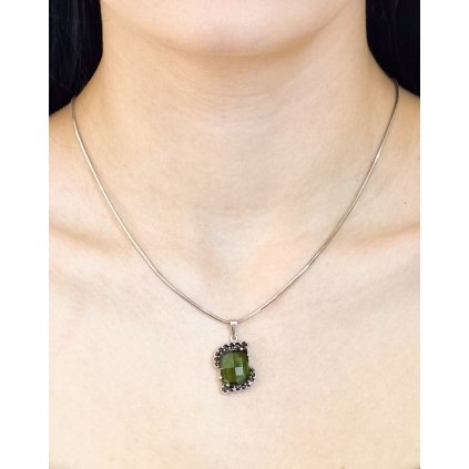 Silver pendant with Moldavite and garnets P200053180006