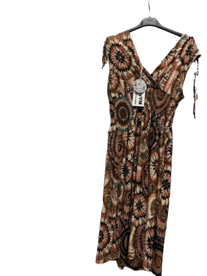 Šaty krátké na ramínka žabičkované dámské (M/L-XL/2XL) POLSKÁ MODA PMWT1122803A (Velikost M/L, Barva hnědá světlá)
