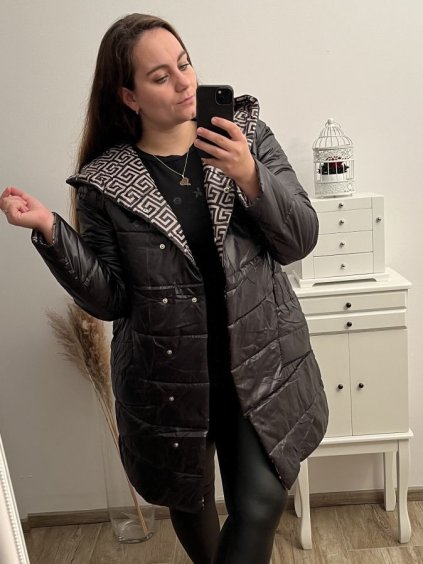 Kabát oboustranný zimní dámský nadrozměr (M-3XL) POLSKÁ  MÓDA HKW22B8040-1046/DR (Velikost M, Barva Černá)