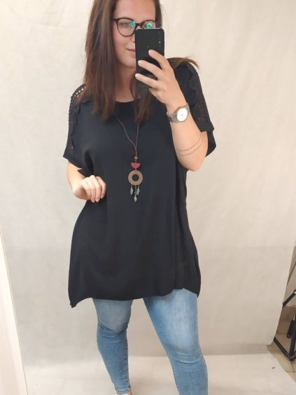 Tunika oversize krátký rukáv s přívěskem dámská nadrozměr (3XL/4XL ONE SIZE) ITALSKá MóDA IM422524/DR (Velikost 3XL/4XL, Barva Černá)