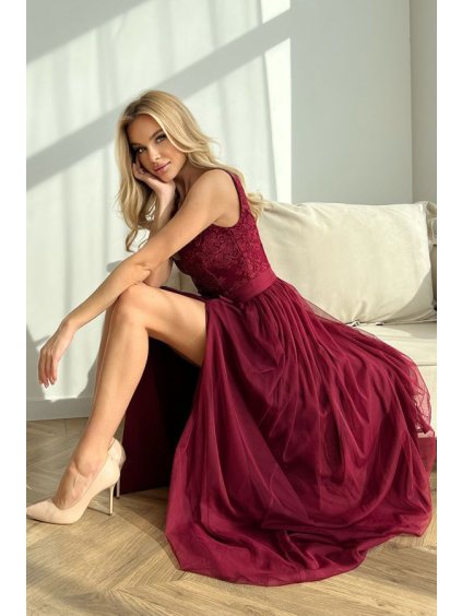 Šaty dlouhé elegantní společenské bez rukávu dámské nadrozměr (34-46) POLSKÁ MÓDA PMLBC23265-10A (Velikost 34, Barva vínová)