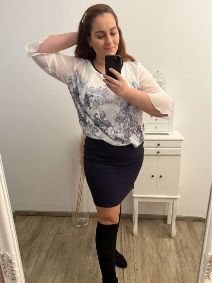 Šaty elegantní společenské krátký rukáv dámské nadrozměr (40-50) POLSKÁ MÓDA PMF23FLO (Velikost 40, Barva bílá)