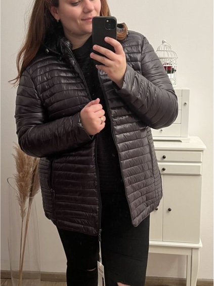 Bunda zimní s kapucí dámská nadrozměr (4xl-9xl) ITALSKÁ MÓDA HKW229312/DU (Velikost 4XL, Barva Černá)