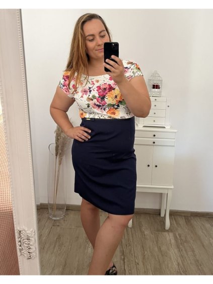 Šaty elegantní společenské bez rukávu dámské nadrozměr (42-52) POLSKÁ MÓDA PMF23FLOWERS (Velikost 42, Barva modrá)