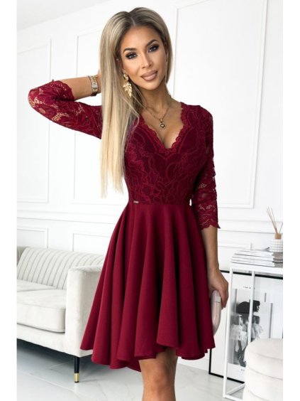 NICOLLE šaty s delšími zády a výstřihem - vínová barva NMC-210-15/DU (Velikost S, Barva vínová)