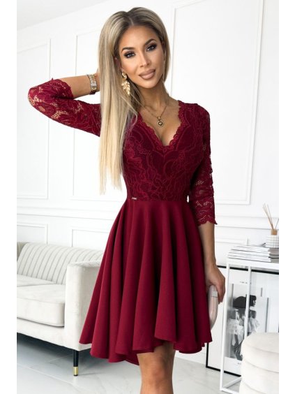 NICOLLE šaty s delšími zády a výstřihem - vínová barva NMC-210-15/DU (Velikost S, Barva vínová)