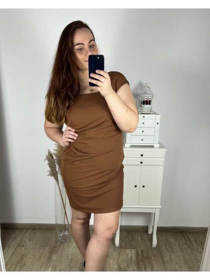 Šaty pouzdrové elegantní společenské dámské (2XL-4XL) ITALSKá MóDA IMM23CAROL-6/DU (Velikost 2XL, Barva tmavě hnědá)