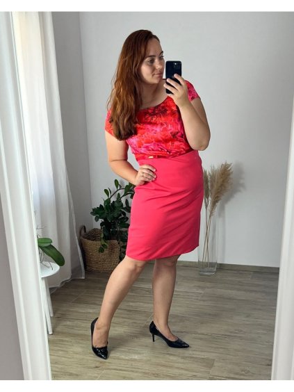 Šaty elegantní společenské bez rukávu dámské nadrozměr (42-52) POLSKÁ MÓDA PMF23ROSE-1/DR (Velikost 48, Barva růžová)