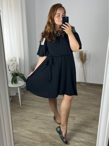 Šaty krátké s páskem  carmen dámské nadrozměr (48/50 ONE SIZE) ITALSKÁ MÓDA IMWEC24115/DUR (Velikost 48/50, Barva Černá)