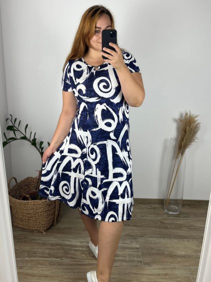 Šaty krátký rukáv dámské nadrozměrné (L-5XL)  Polská Móda PMF24OE62161NQ (Velikost L, Barva světle modrá)
